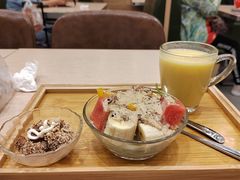 藜麦鲜果伴吉列猪扒-佰搭果·广式茶餐厅(西华路店)