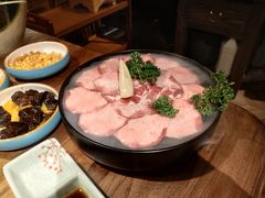 黑牛牛舌-明洞阿姨·韩式酱蟹烤肉·创意料理(三元桥店)