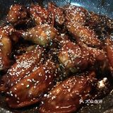 画面很长很有趣 但是我只记得他女儿狂吃鸡翅的画面