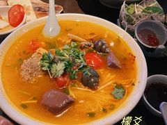 -大头虾越式风味餐厅(光明广场店)