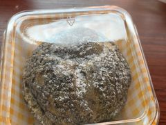 黑芝麻桂花泡芙-mira甜品屋(财大店)