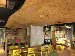 -新华里咖啡书吧(新华书店小寨店)