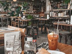 -ROAST coffee & eatery