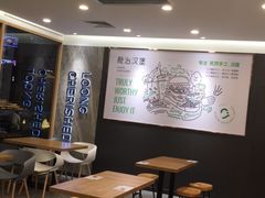 大堂-龙治汉堡(中华城店)