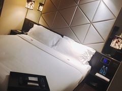 -桔子酒店(上海西藏北路地铁站店)