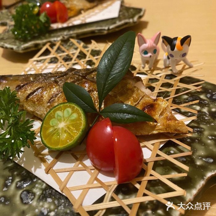紫· 割烹  Kappo Murasaki盐烤青花鱼图片