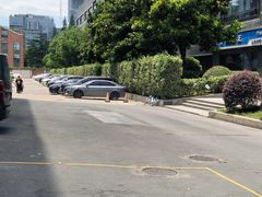 -沃尔玛上海田林店-地面停车场