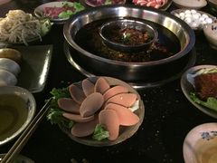 -茅草房·河畔园林火锅