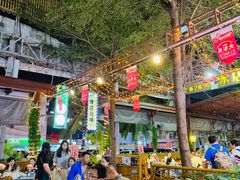 -三亚火车头万人海鲜广场