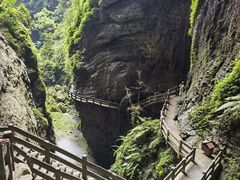-龙水峡地缝景区