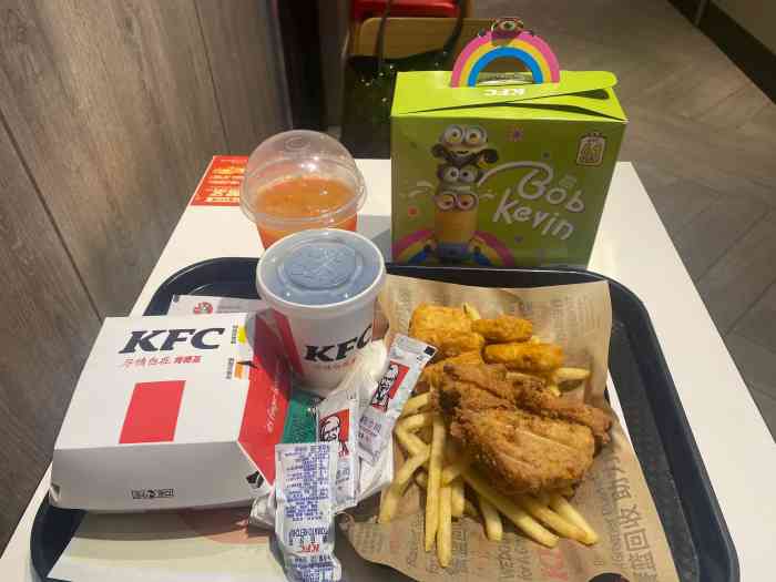 肯德基(杭州庆春银泰店)-"早上一早没事儿就出来逛街,天气太热了,找.