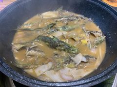 黄辣丁鲜鱼锅-小小河边鱼(天润城店)