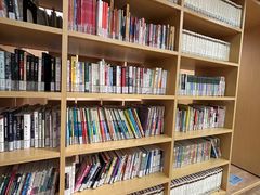 -漕河泾街道图书馆(漕河泾社区文化活动中心店)