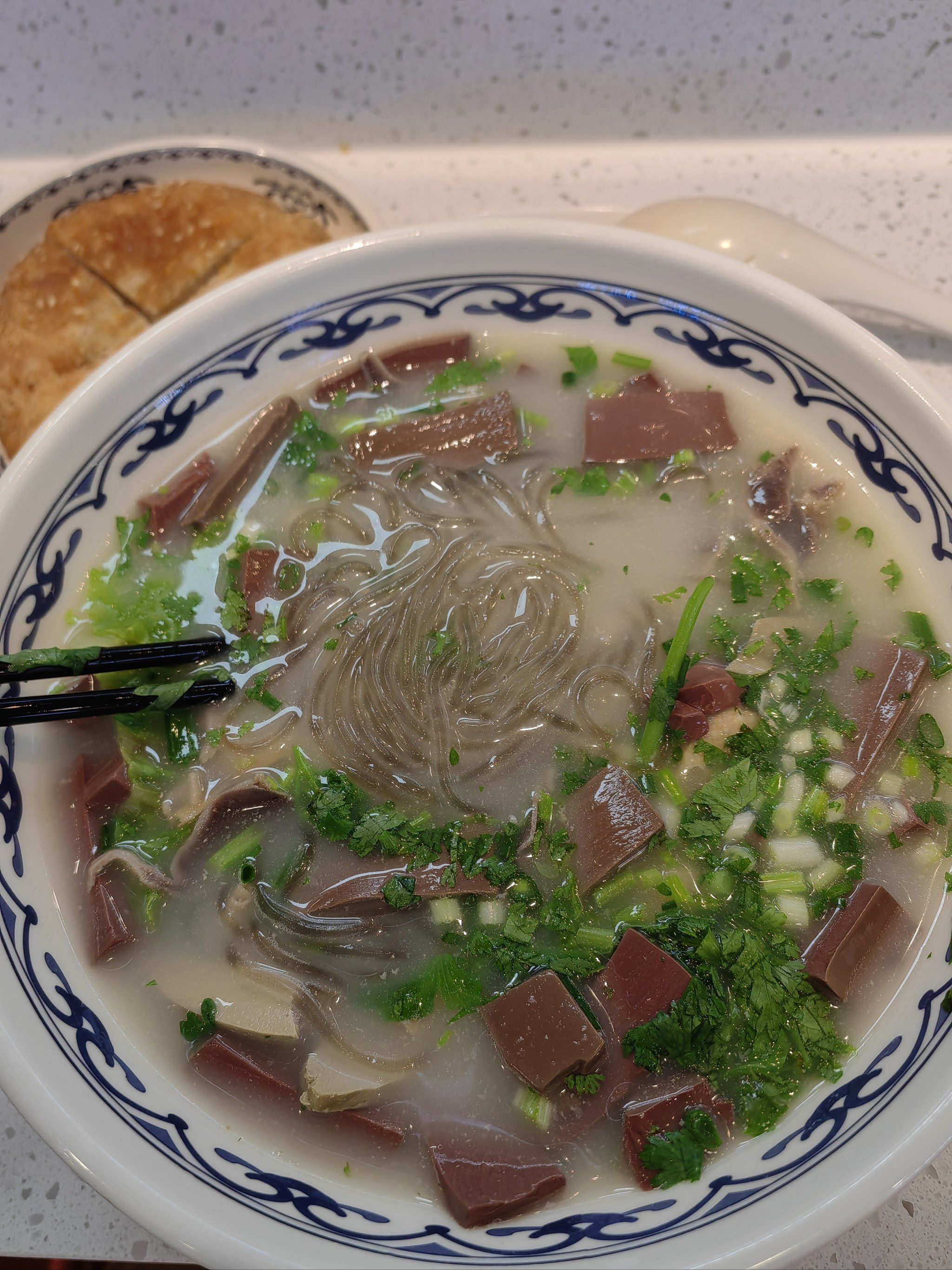 鸭血粉丝汤,还行吧中规中矩可以尝试