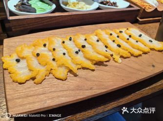 「树下小馆·云南经典过桥米线旗舰店」 附近在修路
