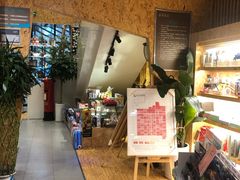 -新华里咖啡书吧(新华书店小寨店)