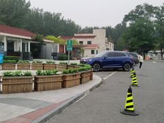 -窦店服务区-停车场