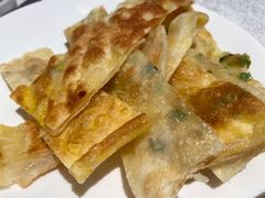 鸡蛋葱花飞饼-大铁勺新津菜(东丽阳光新业广场店)