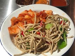 辣白菜-马路牙子地桌烤肉(工体店)