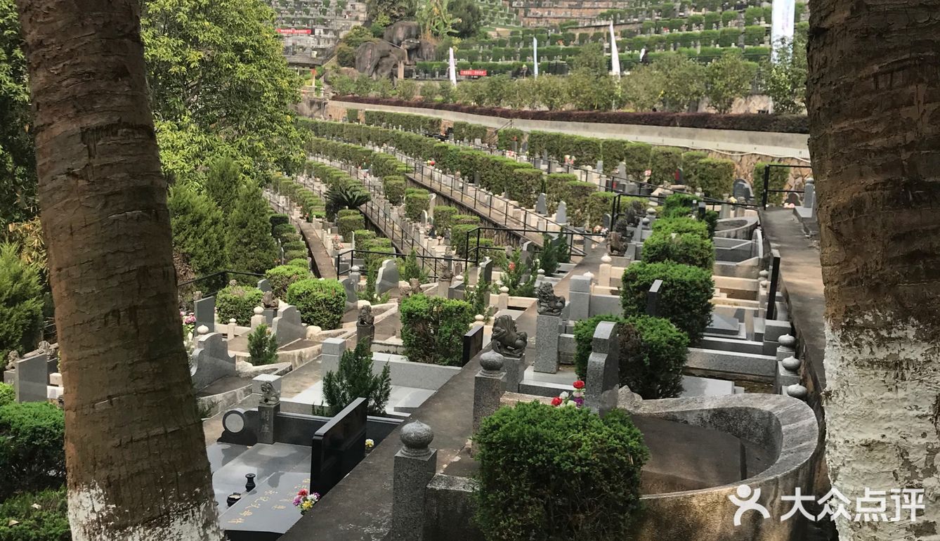 三山陵园最近人有点多