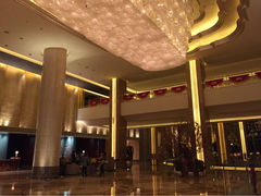 宽敞高大明亮又喜庆的大堂-天津香格里拉大酒店