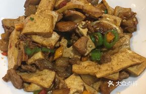 Braised腊香干 in Clay Pot