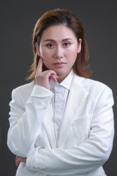 -现代经典婚纱摄影
