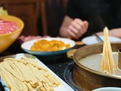 -明何记涮牛肚(品牌首店隋唐植物园南门古城路店)