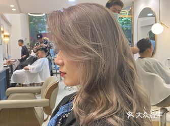 上海市徐家汇 （和良形象设计师高洁）  这款发色有韩