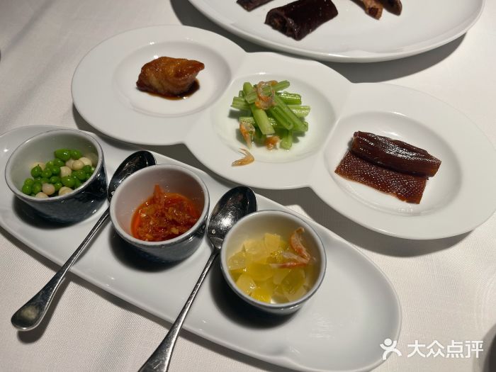 京季荣派官府菜潮州卤鹅掌图片