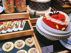 -雍容荟帝王蟹活龙虾展台自助(IFS黑金店)