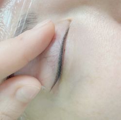 -一个差评成就的纹眉店
