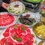 一进门就能看到超大的柜子，里面都是牛肉