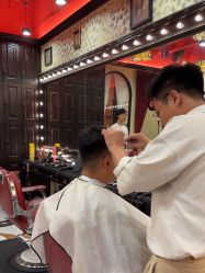 -东方先生国潮男士理发馆