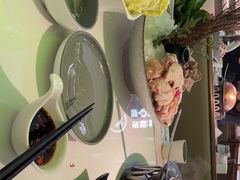 -洪氏嗨捞·广东猪肚鸡·椰子鸡火锅(西咸万象城店)