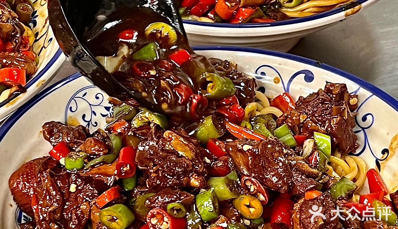 不用去徐州！济南经三路附近辣子鸡拌面！！