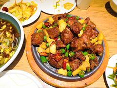 铁板蒜香肉-大闫家烧烤·小海鲜家常菜(郑庄店)