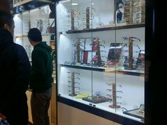 -MiRi眼镜连锁·蔡司·尼康控优点合作店(莘庄店)