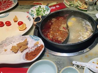 「九宫格重庆火锅(恒大华府店)」  百年传承