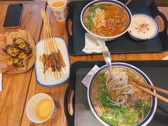 -云阿蛮云南生烫牛肉米线(奉贤路店)