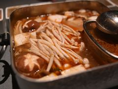 菌菇拼盘-左庭右院鲜牛肉火锅黑金店(陆家嘴中心店)