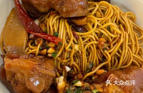 Braised Pig Trotter with Alkaline Noodles