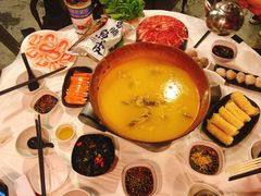 -鲜入围煮花胶鸡海鲜火锅