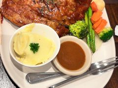 -Chom Cafe and Restaurant