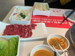 -左庭右院鲜牛肉火锅(金山万达店)