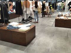 -URBAN REVIVO(上海中庚漫游城店)