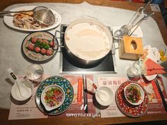 -尚尚仙·酸汤猪手·猪肚鸡火锅(华联万柳购物中心店)