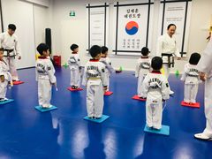 -金载勋跆拳道场(玲东花园店)
