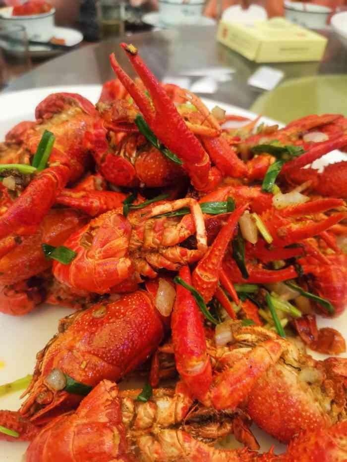 瑞龙龙虾馆(金域蓝湾店)-"[环境]门口停车困难,店里包厢环境还不错.