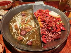 菌汤辣锅鸳鸯锅-胖姐社区老火锅(北京总店)